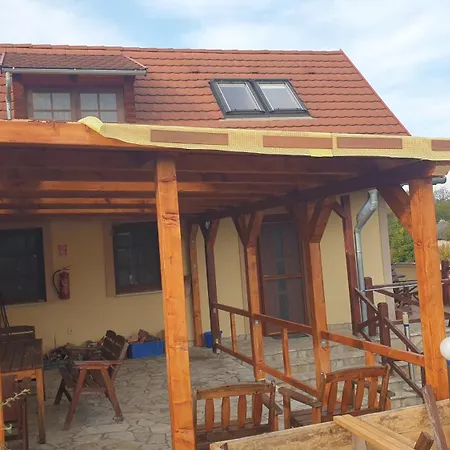 Szabo Pince Vendeghaz