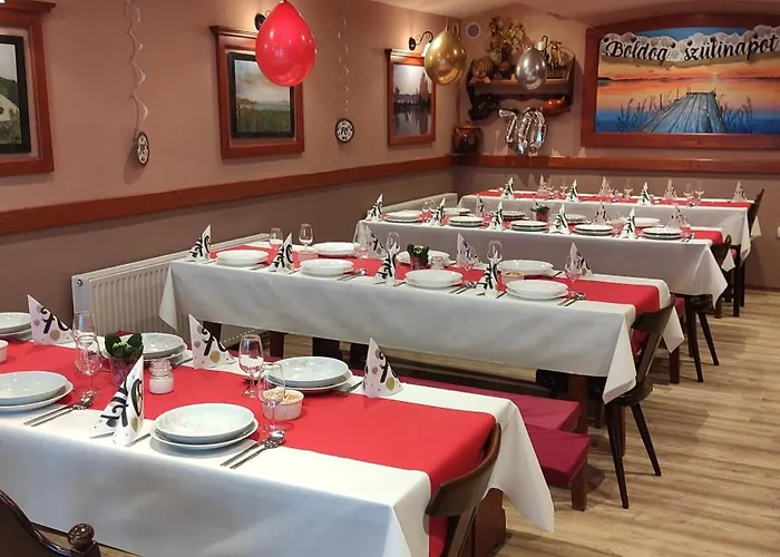 Szabo Pince Vendeghaz 아파트