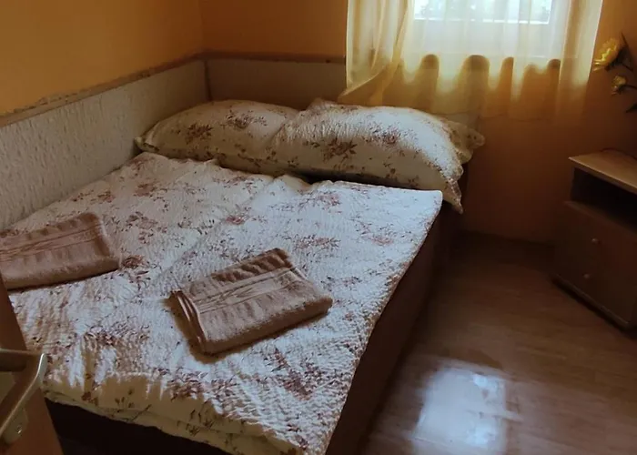 Szabo Pince Vendeghaz * 발라토네데릭스